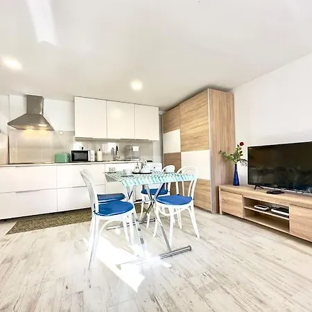 Down Floor In Centre Apartamento *